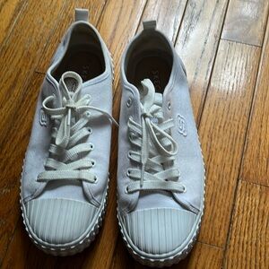 Women’s size 8.5 canvus sneakers white